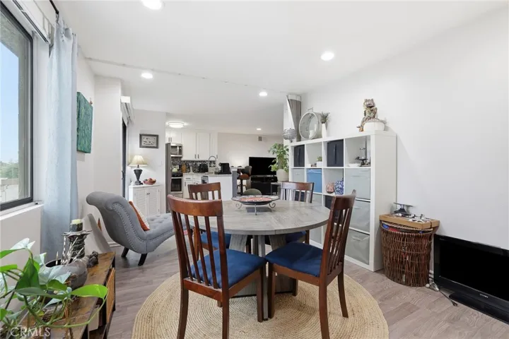 18530 Hatteras Street 337, Tarzana, California 91356