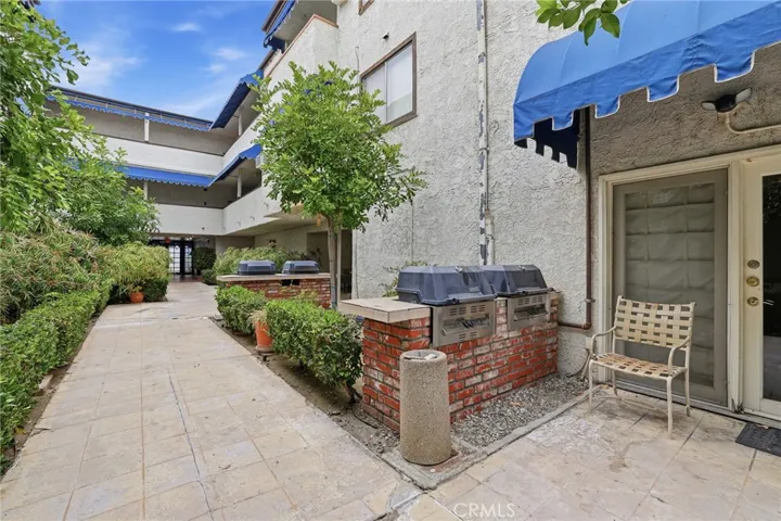 18530 Hatteras Street 337, Tarzana, California 91356
