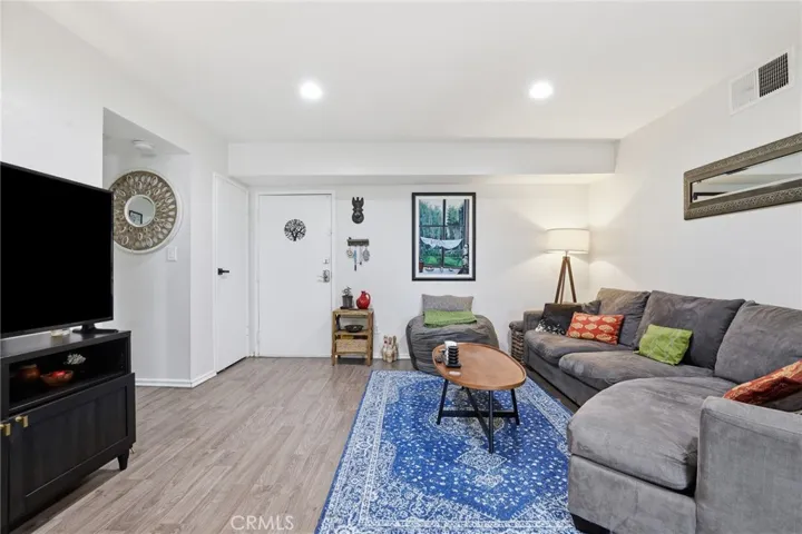 18530 Hatteras Street 337, Tarzana, California 91356