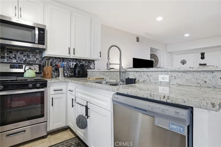 18530 Hatteras Street 337, Tarzana, California 91356