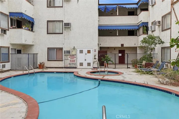18530 Hatteras Street 337, Tarzana, California 91356