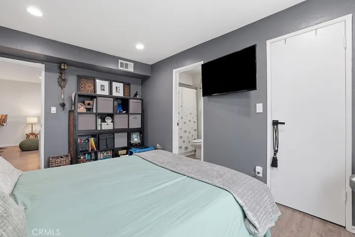 18530 Hatteras Street 337, Tarzana, California 91356