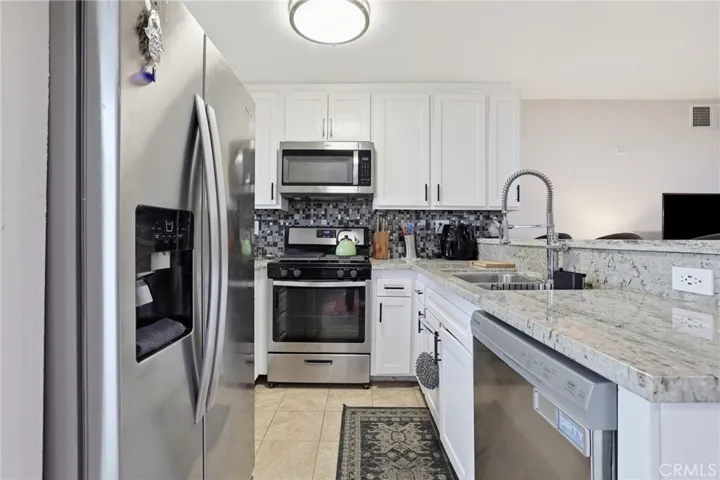 18530 Hatteras Street 337, Tarzana, California 91356