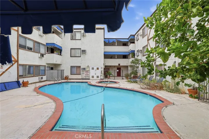 18530 Hatteras Street 337, Tarzana, California 91356