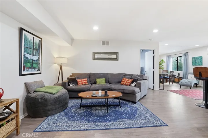18530 Hatteras Street 337, Tarzana, California 91356