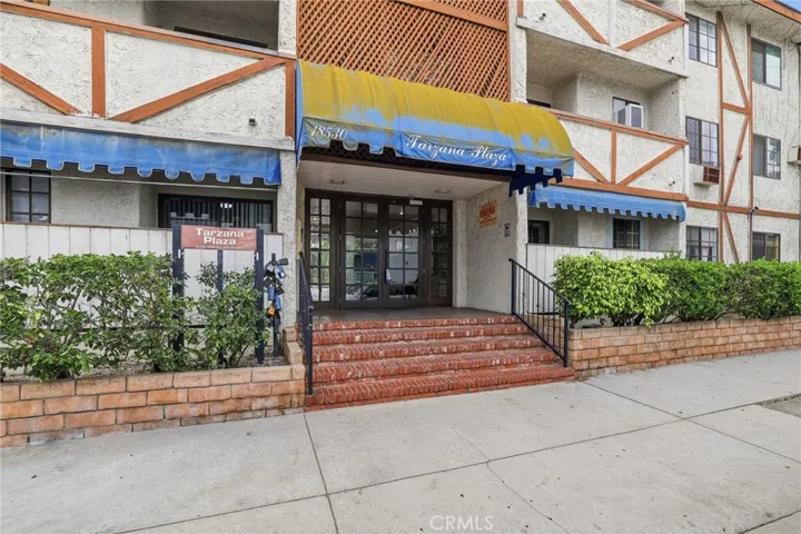 18530 Hatteras Street 337, Tarzana, California 91356
