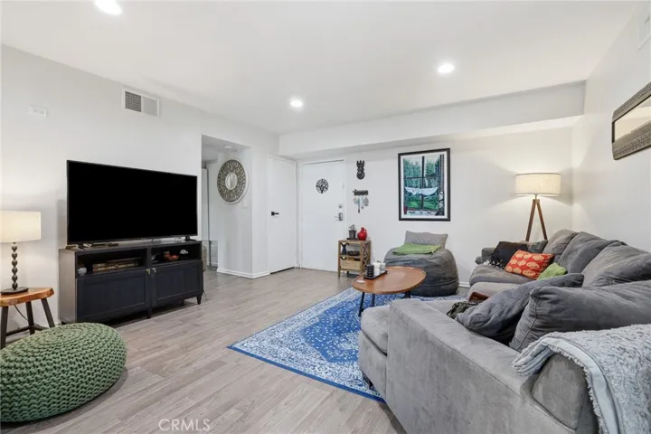 18530 Hatteras Street 337, Tarzana, California 91356