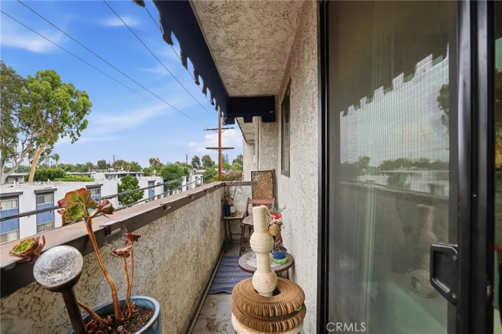 18530 Hatteras Street 337, Tarzana, California 91356
