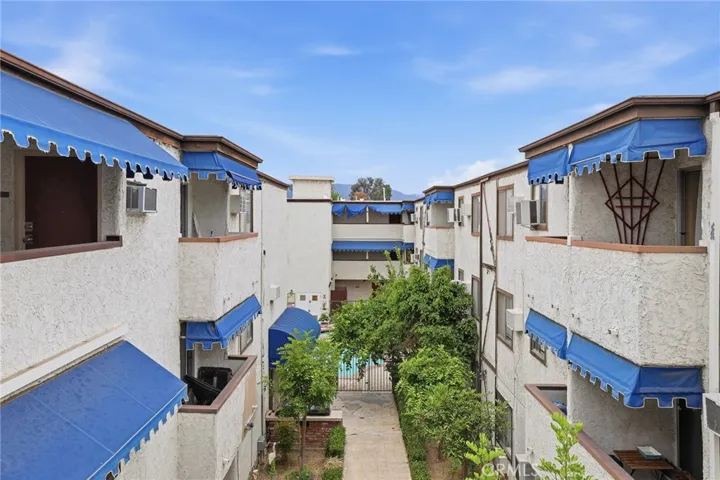 18530 Hatteras Street 337, Tarzana, California 91356