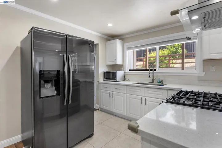 26770 Hayward Blvd, Hayward, California 94542 — photo 5