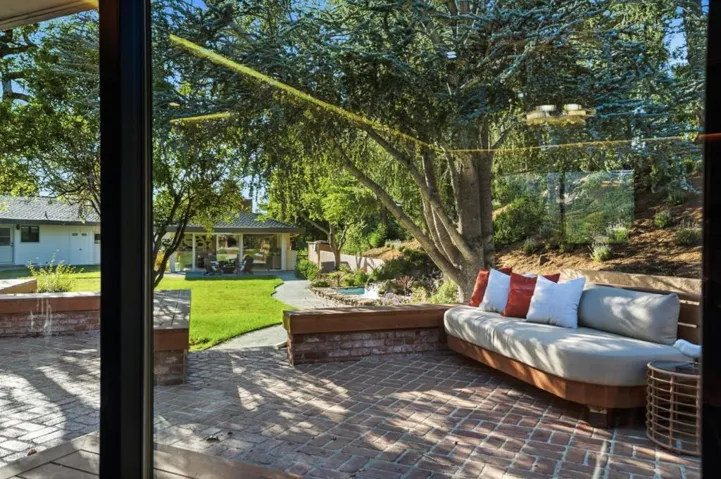 26201 Dori Lane, Los Altos Hills, California 94022