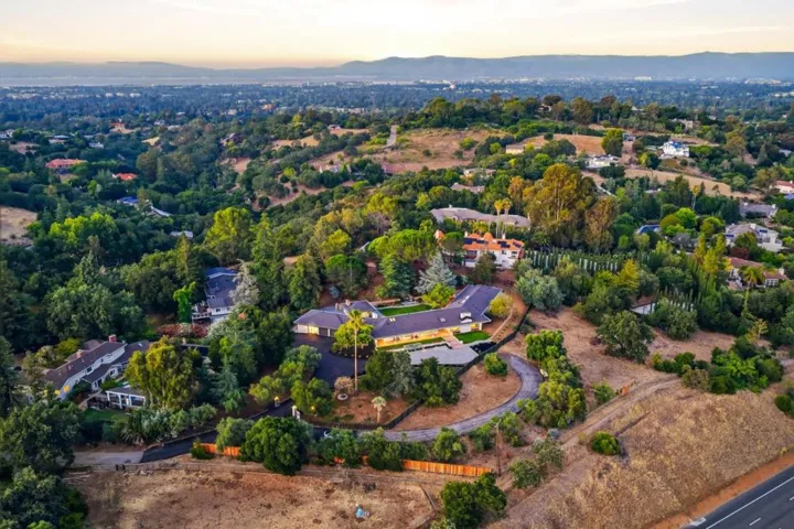26201 Dori Lane, Los Altos Hills, California 94022