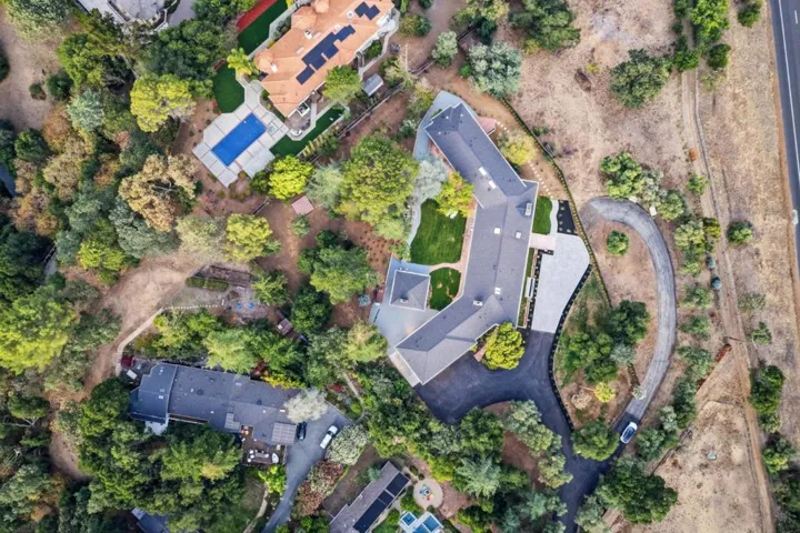 26201 Dori Lane, Los Altos Hills, California 94022