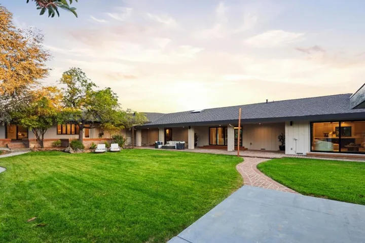 26201 Dori Lane, Los Altos Hills, California 94022