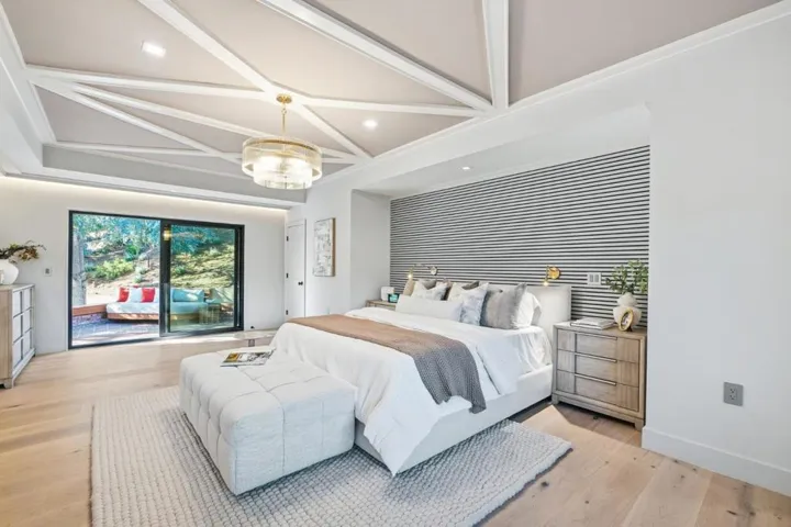 26201 Dori Lane, Los Altos Hills, California 94022