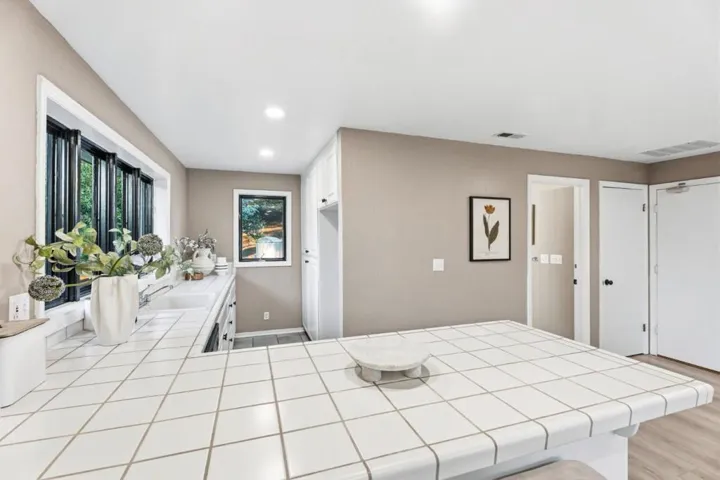 26201 Dori Lane, Los Altos Hills, California 94022