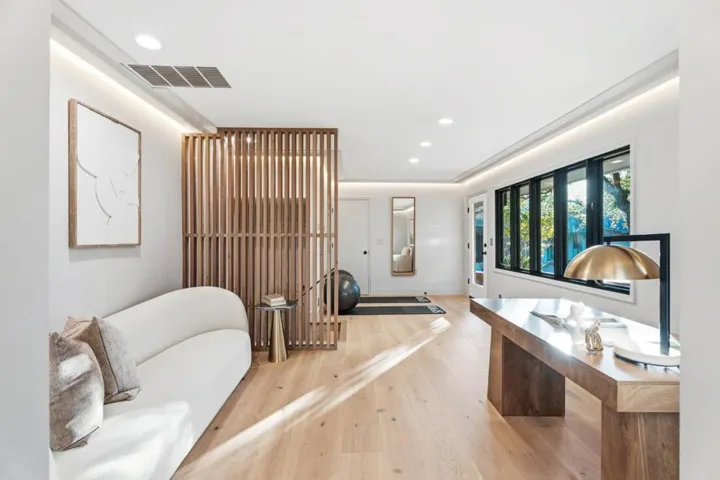 26201 Dori Lane, Los Altos Hills, California 94022