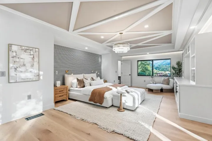 26201 Dori Lane, Los Altos Hills, California 94022