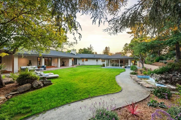 26201 Dori Lane, Los Altos Hills, California 94022