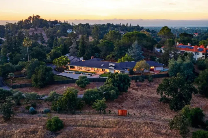 26201 Dori Lane, Los Altos Hills, California 94022