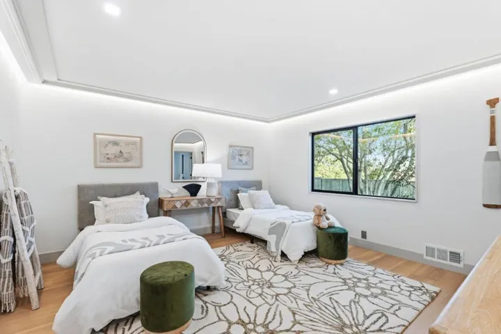 26201 Dori Lane, Los Altos Hills, California 94022