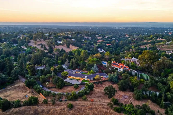 26201 Dori Lane, Los Altos Hills, California 94022