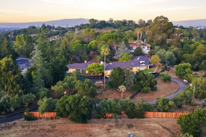 26201 Dori Lane, Los Altos Hills, California 94022