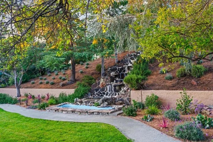 26201 Dori Lane, Los Altos Hills, California 94022