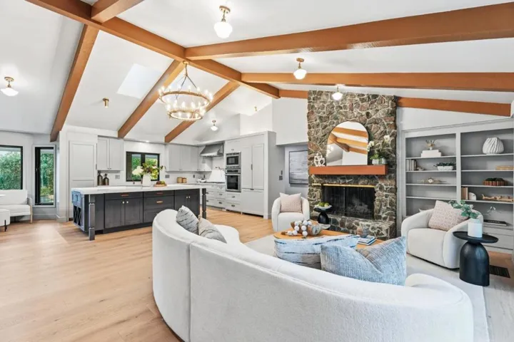 26201 Dori Lane, Los Altos Hills, California 94022