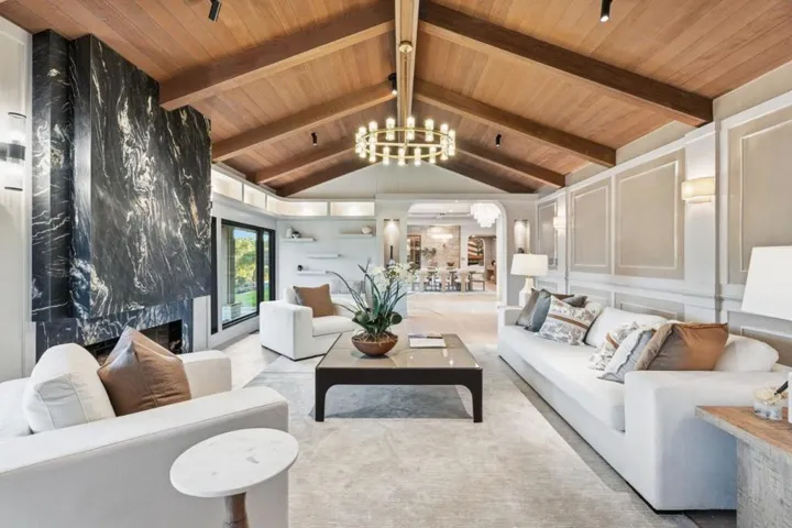 26201 Dori Lane, Los Altos Hills, California 94022