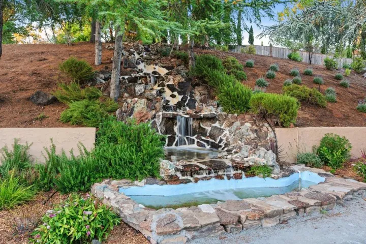 26201 Dori Lane, Los Altos Hills, California 94022