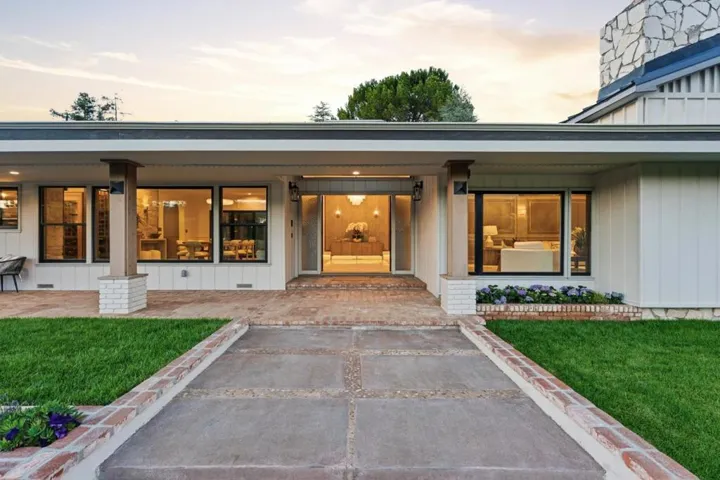 26201 Dori Lane, Los Altos Hills, California 94022