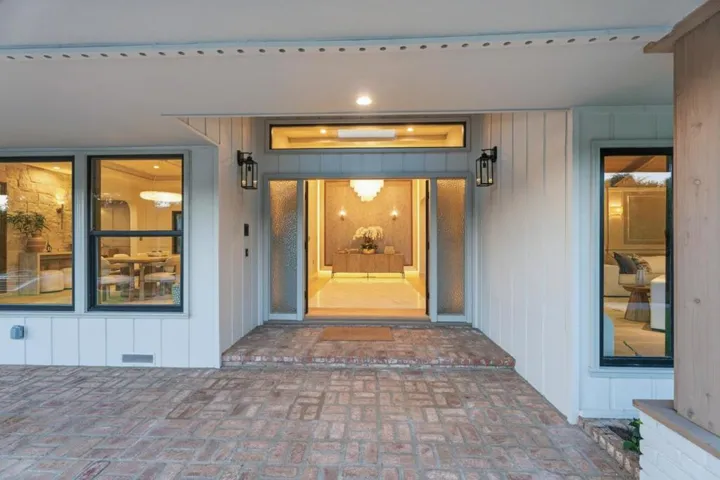 26201 Dori Lane, Los Altos Hills, California 94022