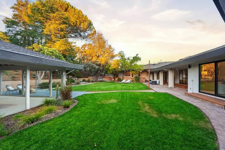 26201 Dori Lane, Los Altos Hills, California 94022