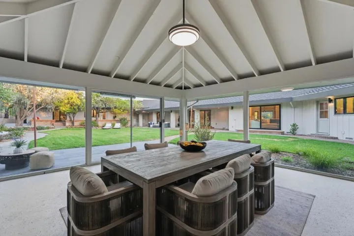 26201 Dori Lane, Los Altos Hills, California 94022