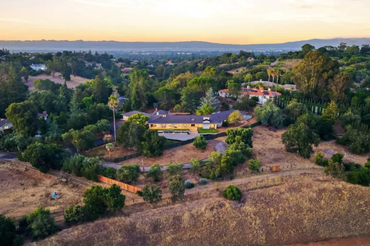 26201 Dori Lane, Los Altos Hills, California 94022