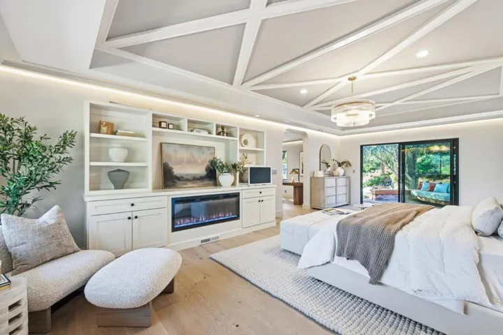 26201 Dori Lane, Los Altos Hills, California 94022