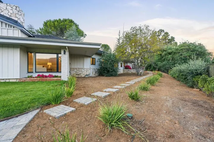 26201 Dori Lane, Los Altos Hills, California 94022