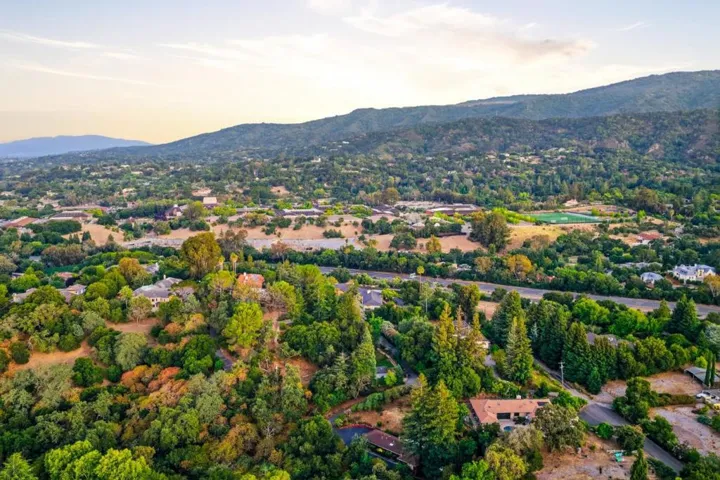 26201 Dori Lane, Los Altos Hills, California 94022
