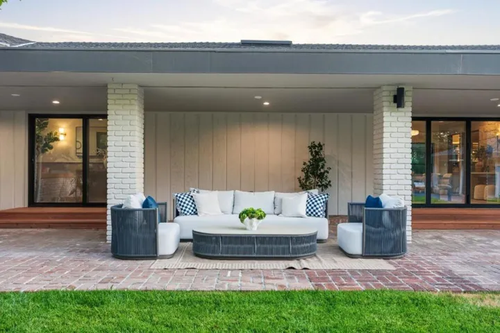 26201 Dori Lane, Los Altos Hills, California 94022