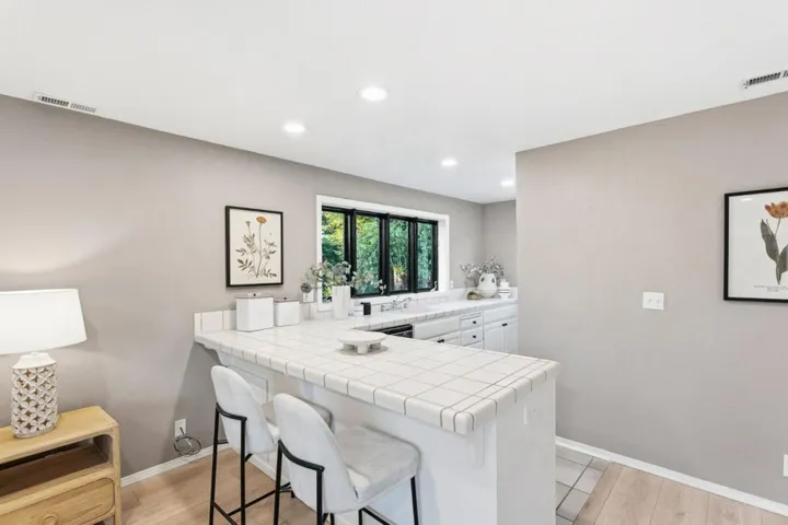 26201 Dori Lane, Los Altos Hills, California 94022