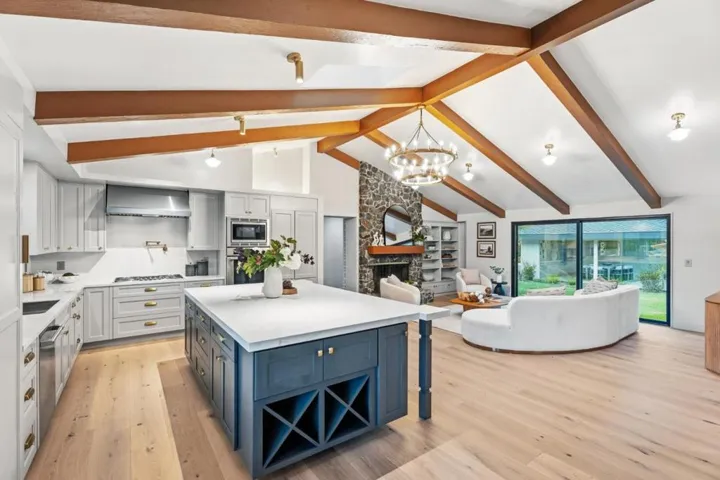 26201 Dori Lane, Los Altos Hills, California 94022