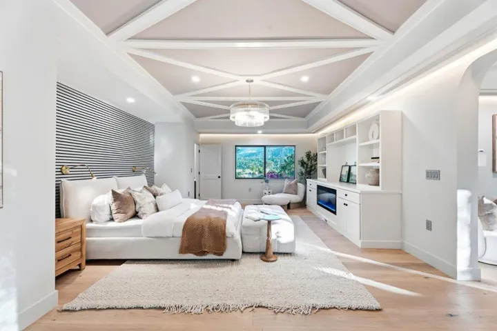 26201 Dori Lane, Los Altos Hills, California 94022