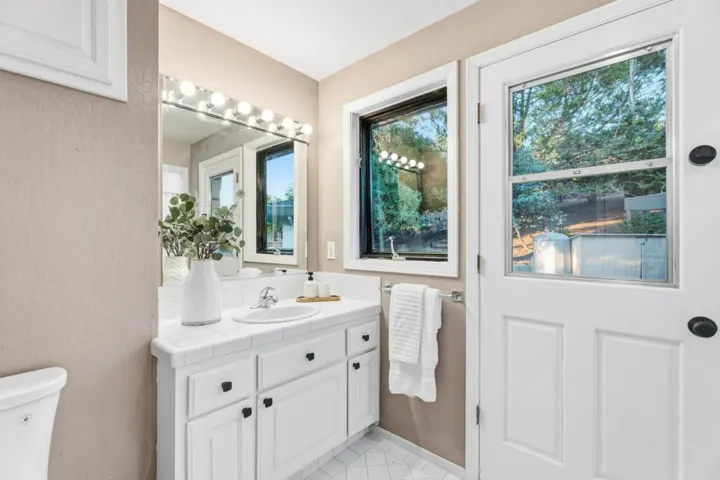 26201 Dori Lane, Los Altos Hills, California 94022
