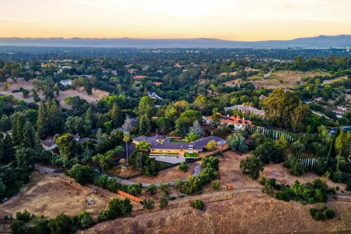26201 Dori Lane, Los Altos Hills, California 94022
