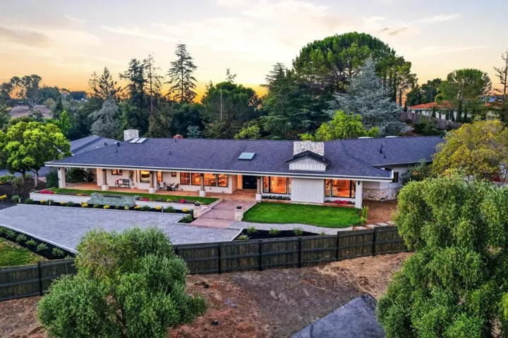 26201 Dori Lane, Los Altos Hills, California 94022