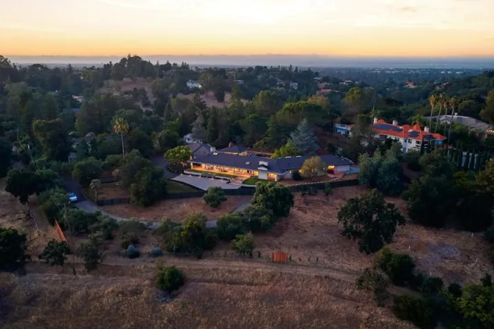26201 Dori Lane, Los Altos Hills, California 94022