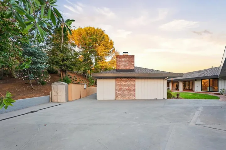 26201 Dori Lane, Los Altos Hills, California 94022