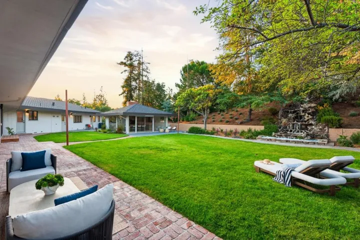 26201 Dori Lane, Los Altos Hills, California 94022