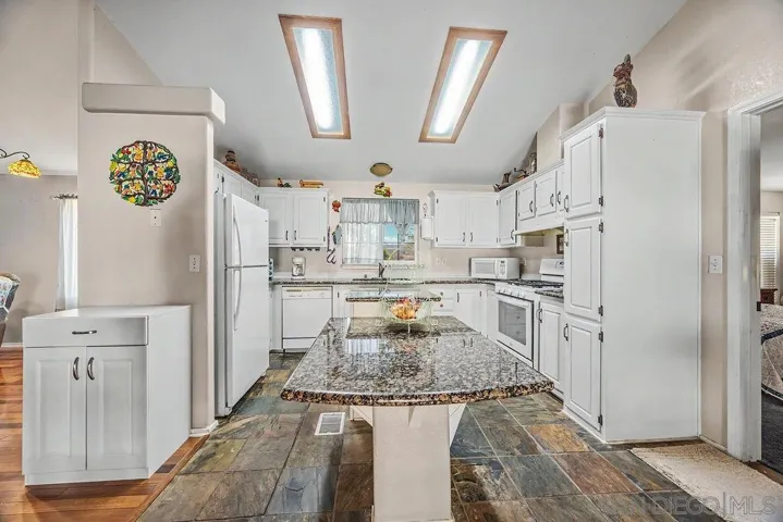 38748 Via Cantata, Temecula, California 92592